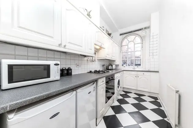 Spacious Apartment in Trendy Islington - Mutfak