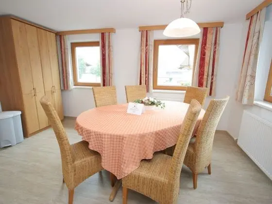 Spacious Apartment in Uderns near Ski Area - Yerinde Yemek
