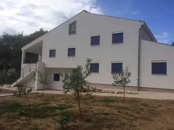 Spacious Apartment in Veli Rat With Courtyard - Dış Mekan