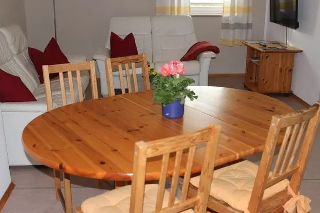Spacious Apartment in Weißig With Garden - Yerinde Yemek