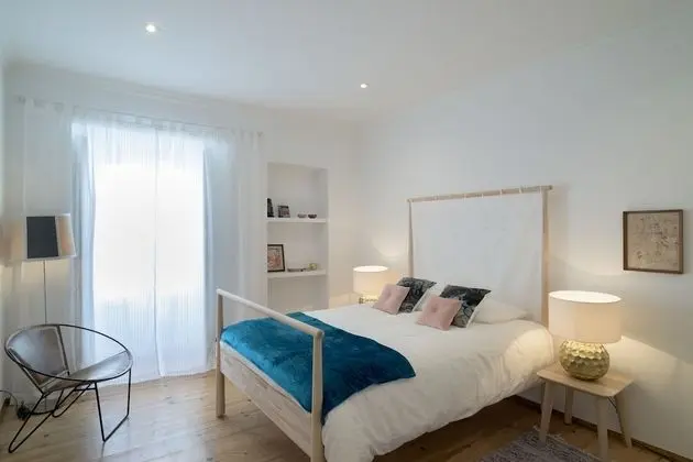 Spacious Bairro Alto Apartment + Courtyard, By TimeCooler