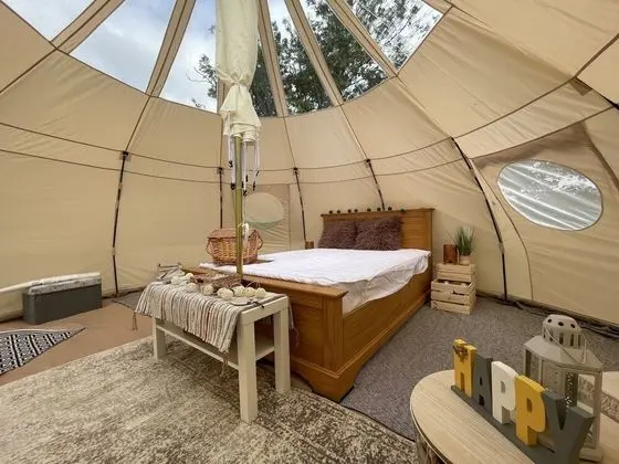 Spacious Bell Tent at Herigerbi Park, Lincolnshire