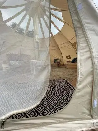 Spacious Bell Tent at Herigerbi Park, Lincolnshire - Oda