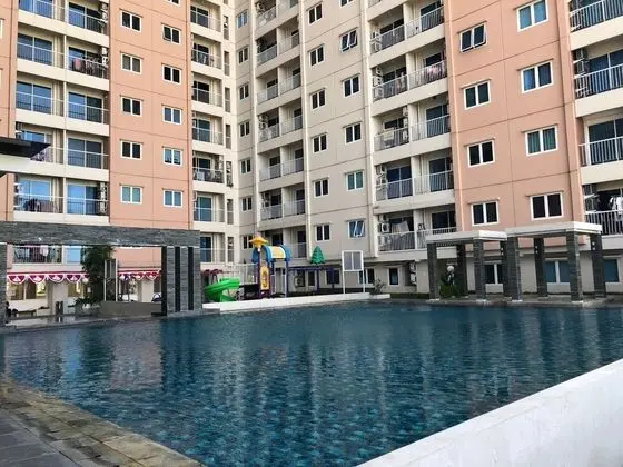 Spacious And Best Deal 2Br Apartment At Puncak Bukit Golf Surabaya - Havuz