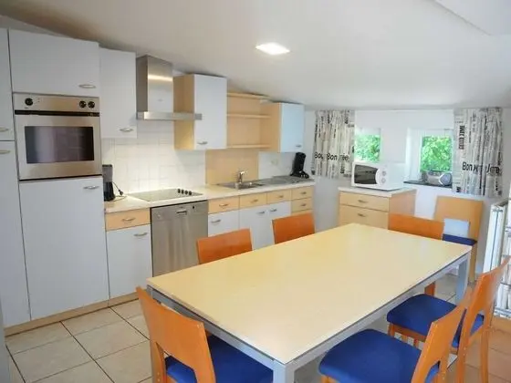 Spacious Bungalow for 6 People With hot tub and Large Landscaped Garden