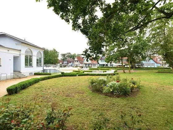 Spacious Bungalow near Sea in Grundshagen - Havuz