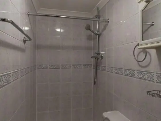 Spacious Centrally Located One Bed - Banyo Tipleri