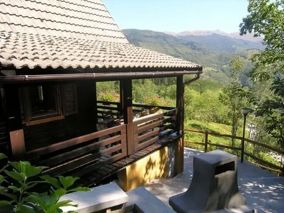 Spacious Chalet in Cutigliano With Swimming Pool - Dış Mekan