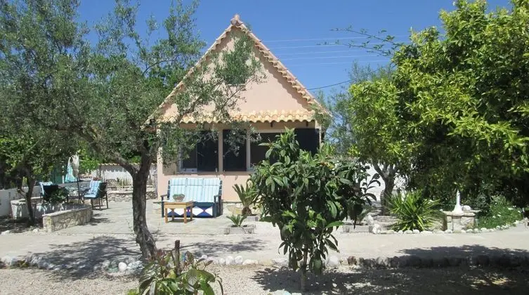 Spacious Chalet with Fruit Trees near Beach in Messinia - Dış Mekan