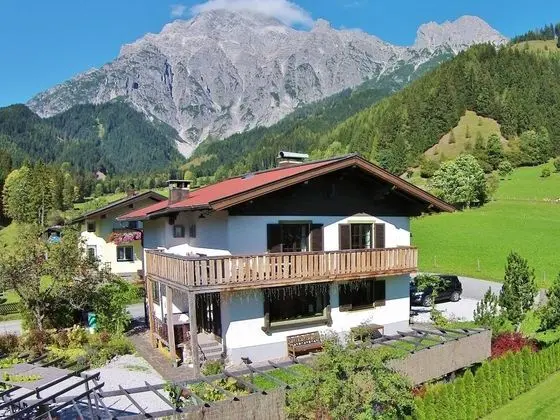 Spacious Chalet in Leogang near Ski Area - Dış Mekan