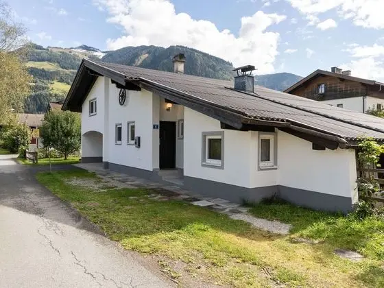 Spacious Chalet in Maishofen near Forest - Dış Mekan