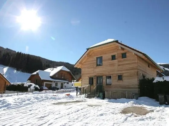 Spacious Chalet With Sauna, Balcony, Ski Storage, Garden