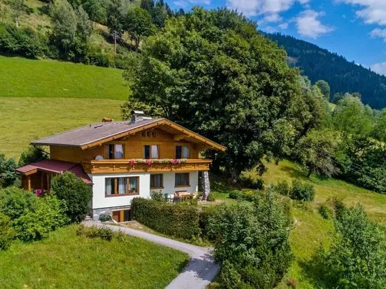 Spacious Chalet With Sauna in Piesendorf - Dış Mekan