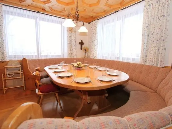 Spacious Chalet With Sauna in Piesendorf - Yerinde Yemek