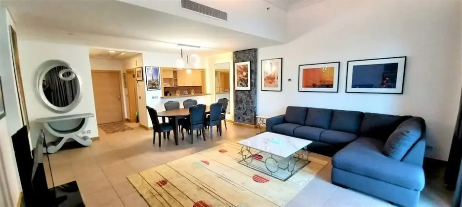 Spacious & Chic 1 Bedroom With Balcony in Palm