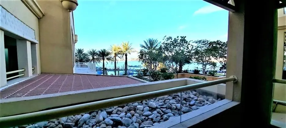 Spacious & Chic 1 Bedroom With Balcony in Palm - Dış Mekan