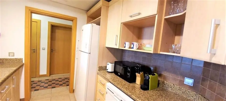 Spacious & Chic 1 Bedroom With Balcony in Palm - Mutfak