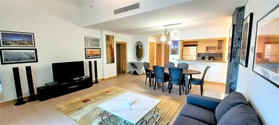 Spacious & Chic 1 Bedroom With Balcony in Palm - Oda Düzeni