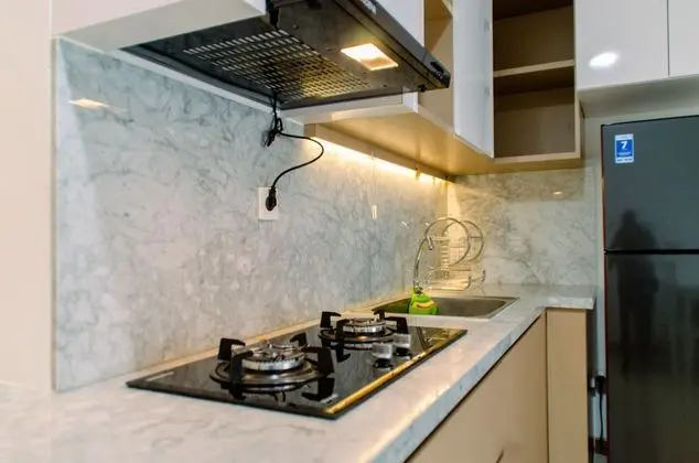 Spacious and Comfort 3BR at M-Town Signature Apartment - Mutfak