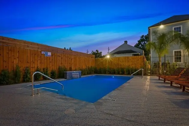 Spacious Condo in the Center of NOLA - Havuz