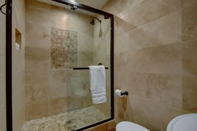 Spacious Condo - Walk to Shuttle - Banyo Tipleri