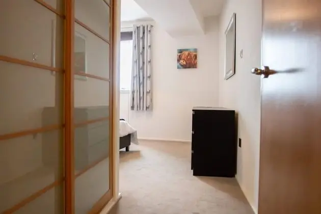 Spacious and Contemporary Flat With Secure Parking