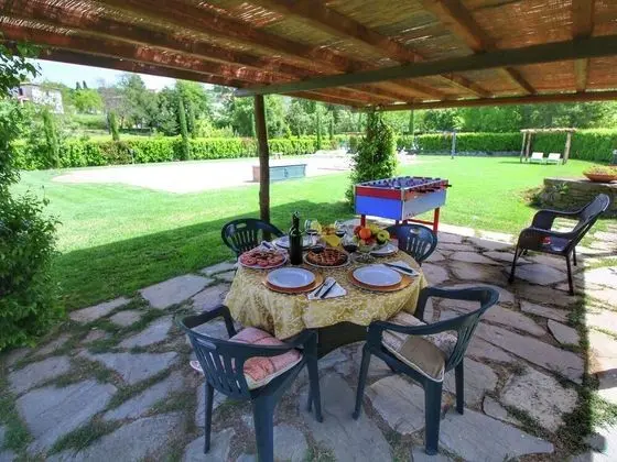 Spacious Cottage in Lucignano With Garden