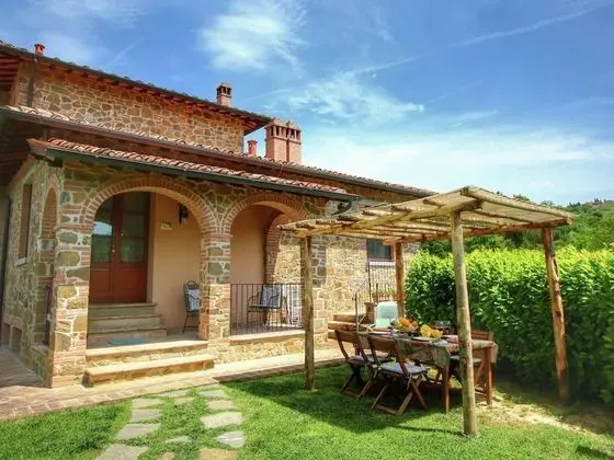 Spacious Cottage in Lucignano With Garden