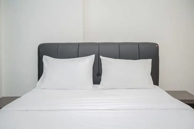 Spacious and Cozy 1BR at Tree Park Apartment - Oda