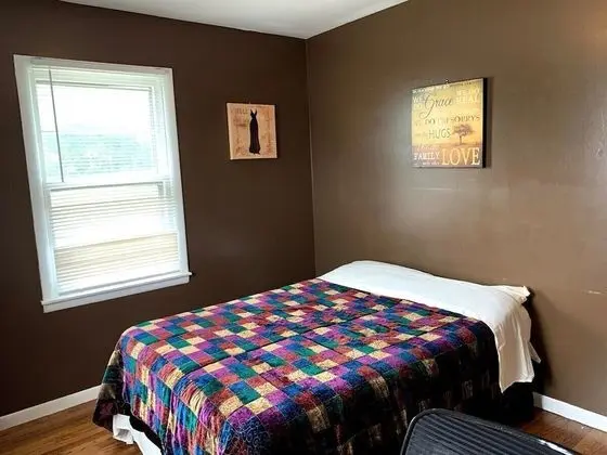 Spacious, Cozy 2 bed Home Near the Stadiums!