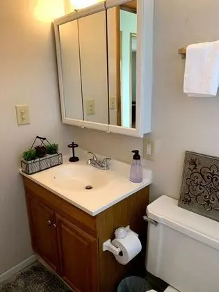 Spacious, Cozy 2 bed Home Near the Stadiums! - Banyo Tipleri