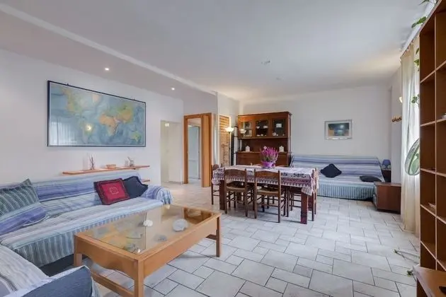 Spacious and Cozy, 63 Beds, Free Wifi, Near Eur