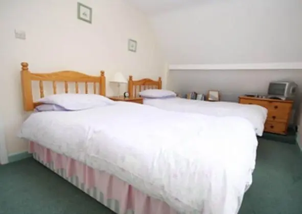 Spacious Detached House With Parking & Views - Oda