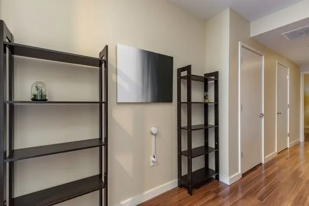 Spacious DT 2BR With Free Parking by Zencity - Oda
