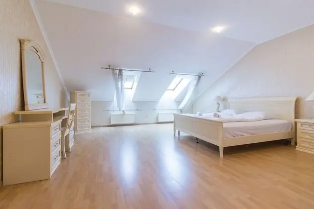 Spacious Duplex by Park&Metro by easyBNB