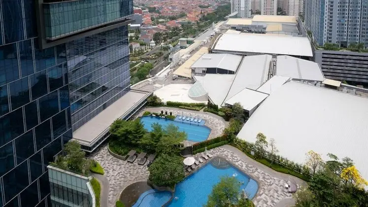 Spacious And Elegant 3Br Apartment At La Riz Supermall Mansion - Havuz