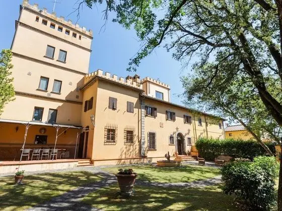 Spacious Villa in Empoli With Swimming Pool