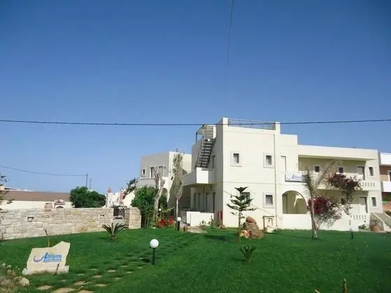 Spacious Family Apartment With Sea View And Swimming Pool