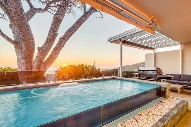 Spacious Family Villa in Camps Bay With Breathtaking Views Ocean Pearl