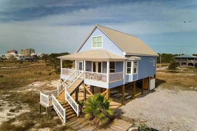 Spacious Family-friendly House Near the Beach