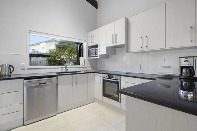Spacious Family Home - Backyard-Mt-Views - Mutfak