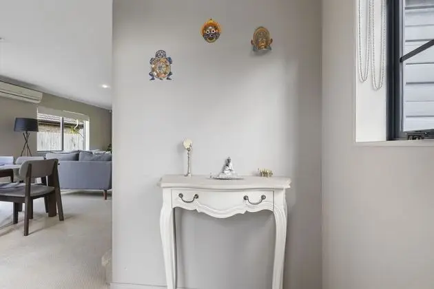 Spacious Family Home -Fully Fenced Yard - İç Mekan