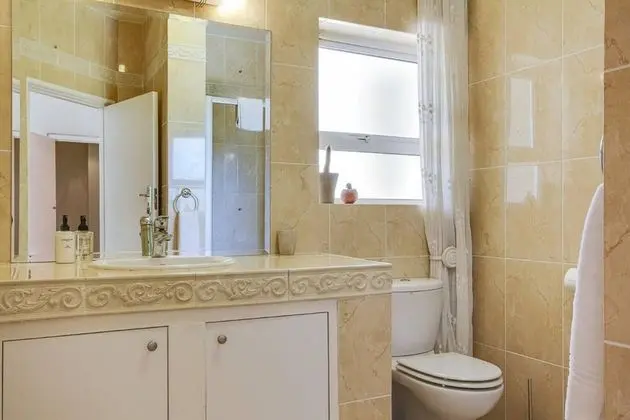 Spacious Family Home With sea Views Private Pool and Garden 100 Geneva - Oda