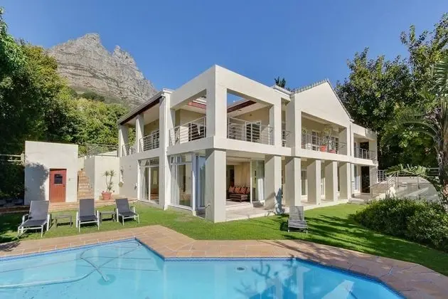 Spacious Family Home With sea Views Private Pool and Garden 100 Geneva - Öne Çıkan Resim