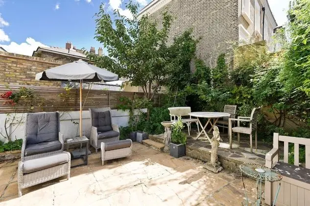 Spacious Family House With Garden Near Battersea Park by Underthedoormat
