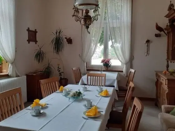 Spacious Farmhouse in Friedrichsfeld near Forest - Yerinde Yemek