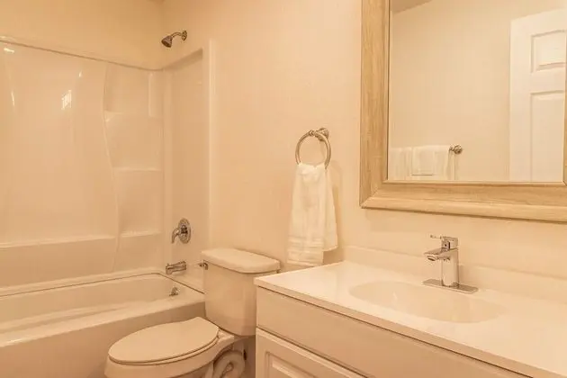 Spacious Four Bedroom In Concord - Banyo Tipleri
