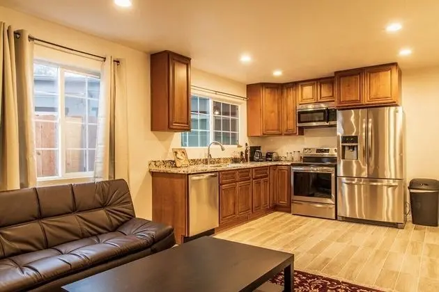 Spacious Four Bedroom In Concord - Mutfak