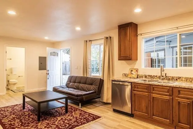 Spacious Four Bedroom In Concord - Oda