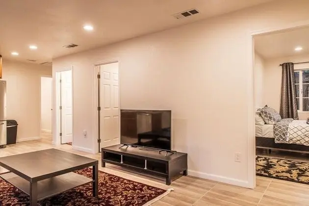 Spacious Four Bedroom In Concord - Oda Düzeni